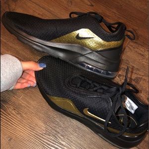 nike shoes! never worn! brand new